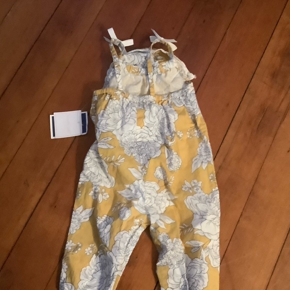 Other - Baby romper spring w/ flowers